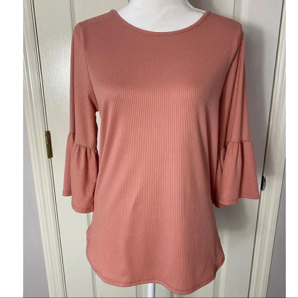 GYFT MEDIUM TOP WITH BELL SLEEVES NWT